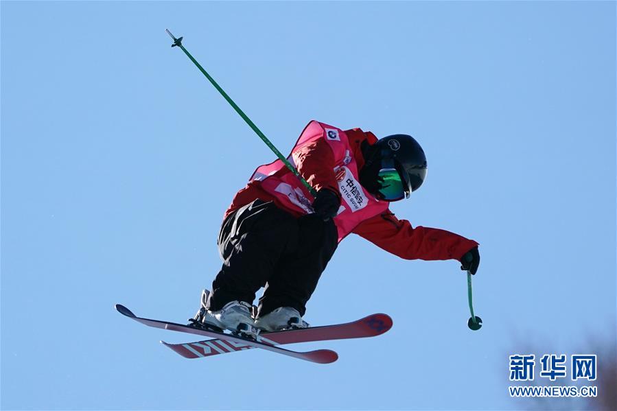 自由式滑雪U型场地世界杯:张可欣夺得女子组冠