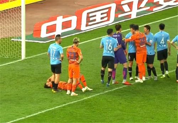 中超大連一方內(nèi)部重罰李帥 罰款50萬下放預(yù)備隊(duì)