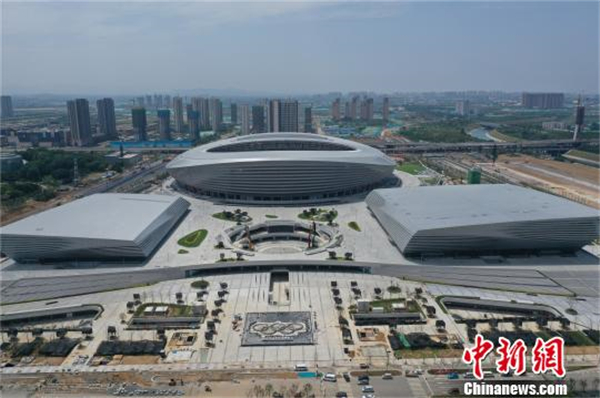 首页 体育中国网加加 正文  在郑州金水区,戴著小红帽的街头志愿者
