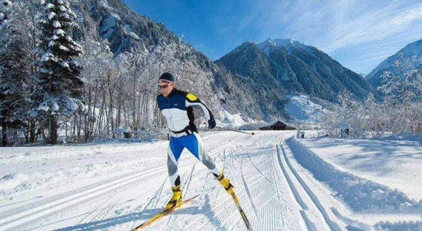 同为冬奥会项目 越野滑雪与高山滑雪有哪些区别