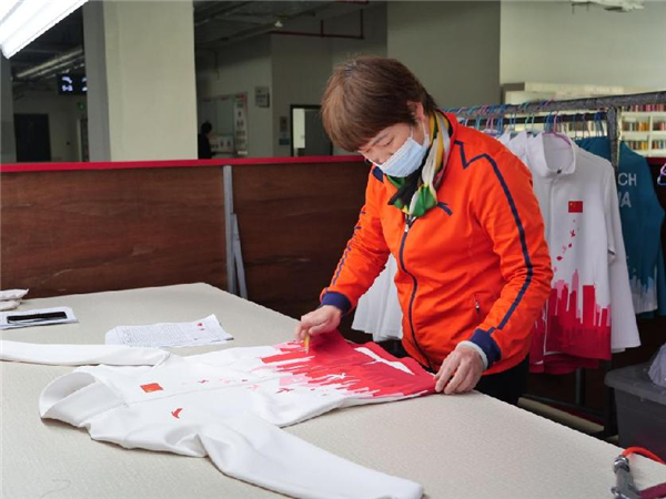 冰雪之约中国之邀｜ “刀枪不入”的冬奥比赛服是怎样炼成的？