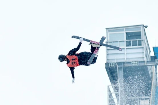 全国自由式谈球吧体育滑雪和单板滑雪气垫大跳台青少年锦标赛落幕(图8)