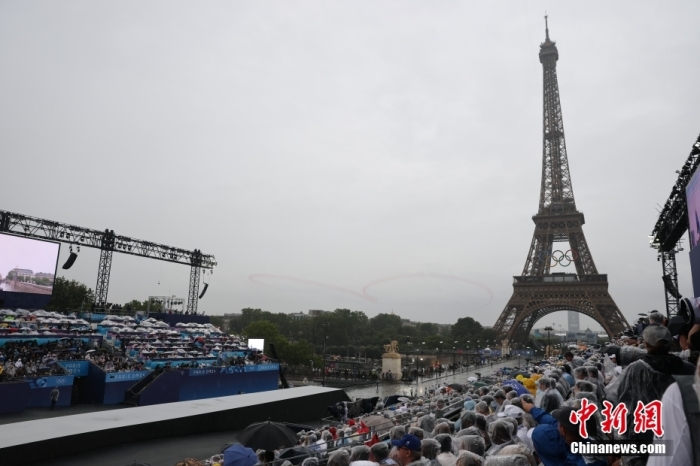 當地時間7月26日，第33屆夏季奧林匹克運動會開幕式在法國巴黎舉行。圖為特羅卡德羅廣場。<a target='_blank' href='/'>中新社</a>記者 盛佳鵬 攝